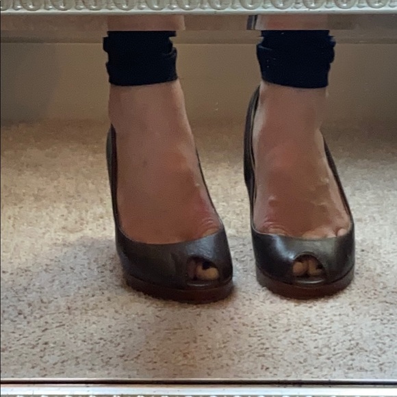 Ann Taylor Loft Brown Peep Toe Wood Heel - Picture 4 of 8